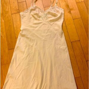 Vintage Corhan Noumiar Ivory Hand Embroidered Slip‎